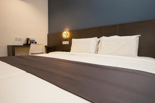 Un ou plusieurs lits dans un hébergement de l'établissement 1 Hotel Signature