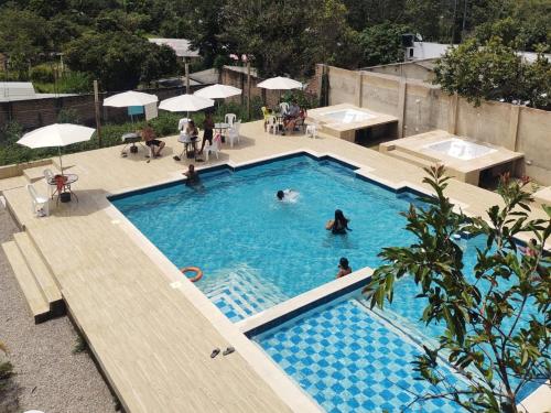 Bazén v ubytování Hotel El Don nebo v jeho okolí