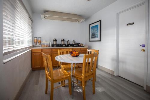 a kitchen with a table and chairs in a room at Americas Best Value Inn - Chico in Chico