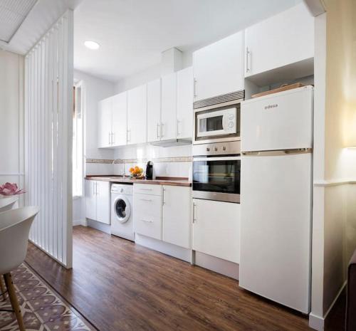 Family Century House with terrace and parking