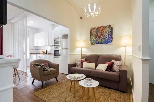 Family Century House with terrace and parking