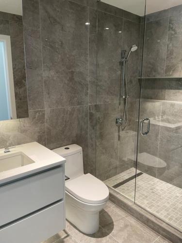 Kúpeľňa v ubytovaní BrandNew Penthouse furnished with Versace 頂級閣樓公寓