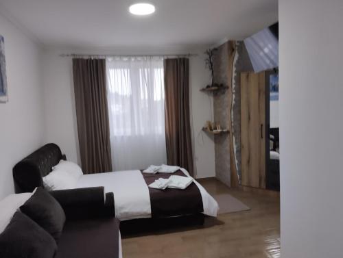 Ein Bett oder Betten in einem Zimmer der Unterkunft Lela Kop