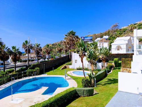 La Paloma beach apartment with pool By Casa del sol HR