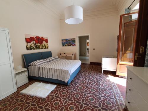 Rúm í herbergi á Delightful Relaxing Home with heated pool near Catania, Taormina, the Sea and Mount Etna