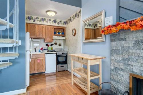 Cucina o angolo cottura di Spacious Gatlinburg Condo With Million Dollar Mountain Views