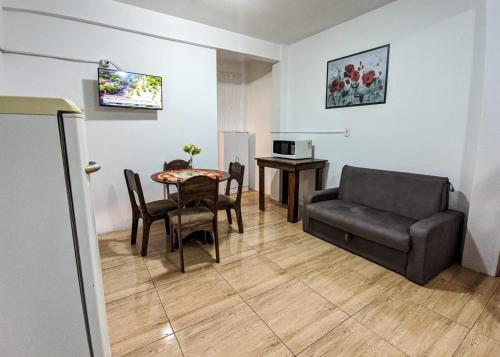 a living room with a couch and a table at Pousada do Nestor in São Gabriel