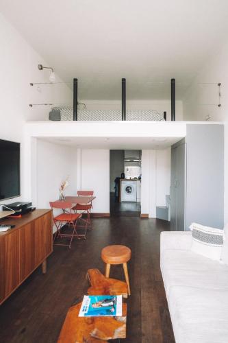 Posteľ alebo postele v izbe v ubytovaní CANNES CENTRE VILLE- Bel appartement studio + Mezzanine