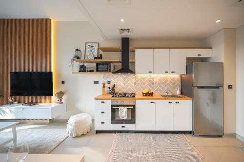 Kuchyň nebo kuchyňský kout v ubytování Cozy Apartment in Dubai Hills