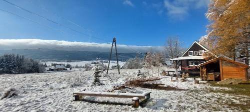 Domek Adam z widokiem na góry Lasówka