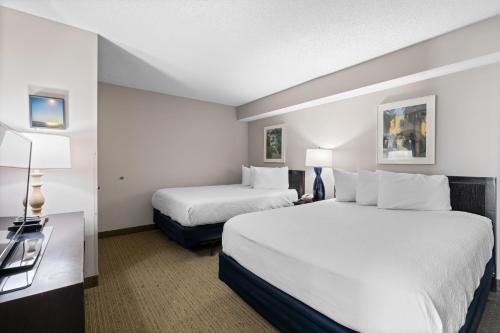 a hotel room with two beds and two lamps at Seaside Resort in Myrtle Beach