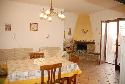 a dining room with a table and a fireplace at Casetta a Pescasseroli in Pescasseroli