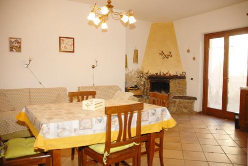 a dining room with a table and a fireplace at Casetta a Pescasseroli in Pescasseroli
