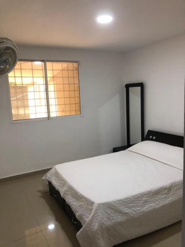 เตียงในห้องที่ Habitación pie de la popa Cartagena