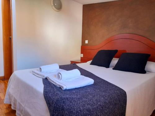a hotel room with two beds with towels on them at Hotel Villa De Lerma in Lerma