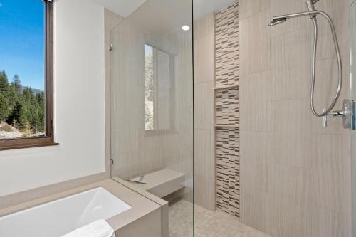 Koupelna v ubytování Appreciate this exclusive private penthouse located on Lake Tahoe