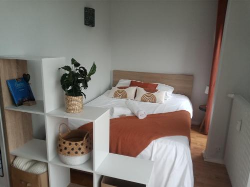 Gallery image of Studio cosy vue Cathédrale - Parking privé in Chartres