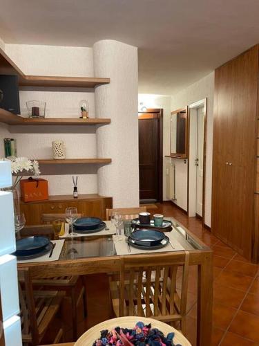 a kitchen with a table with blue plates on it at LUW casa a Madonna di Campiglio in Madonna di Campiglio