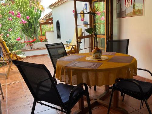 CACTUS's HOUSE, 150 m beach, 1 bdr, 4 guests, wifi, Netflix,