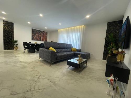 a living room with a couch and a table at Chez Alexandre - Magnifique Appartement - Ponte de Lima - Wifi Gratuit - Parking Gratuite in Cancinhola