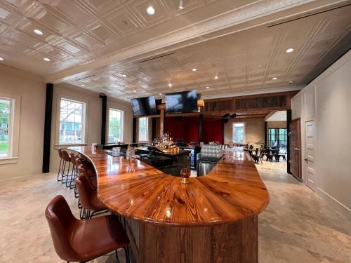 Μια τηλεόραση ή/και κέντρο ψυχαγωγίας στο Western 1924 Luxury Lofts