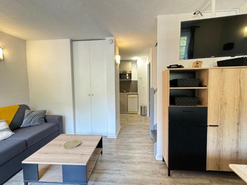 Кухня или мини-кухня в T2 + alcôve. Balcon. Parking couvert. Piscine été.
