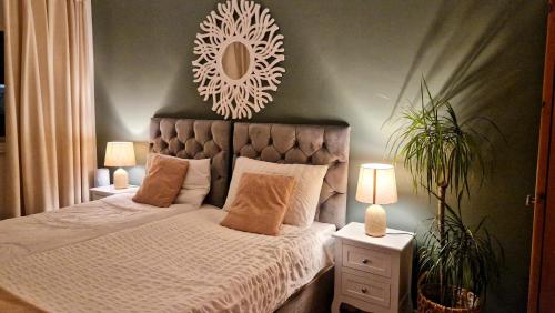 Łóżko lub łóżka w pokoju w obiekcie Albert Duplex Apartment in Hendon NW4