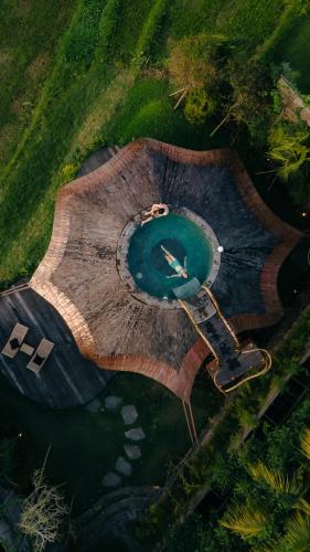 Πισίνα στο ή κοντά στο Veluvana Bali