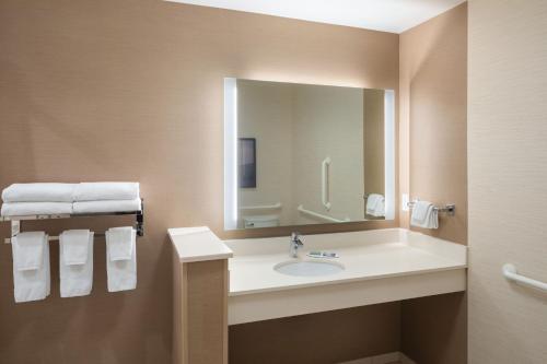 a bathroom with a sink and a mirror at Fairfield Inn & Suites by Marriott Chillicothe in Chillicothe