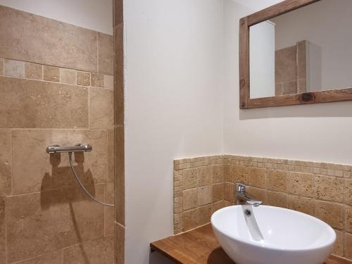 a bathroom with a sink and a shower with a mirror at Luxe et tranquillité au vert: maison 6 chambres, piscine, proche du Mans, idéale familles et groupes - FR-1-410-361 in Parigné-lʼÉvêque