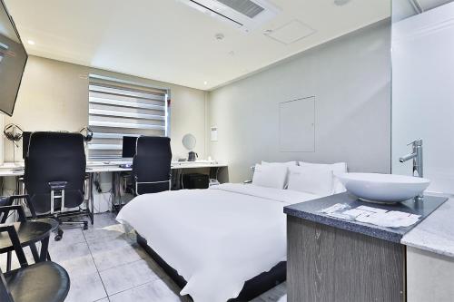 Säng eller sängar i ett rum på Shire Hotel Seomyeon