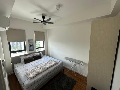 Postel nebo postele na pokoji v ubytování Modern Business Suite Glenview17 @Glenz, Glenmarie
