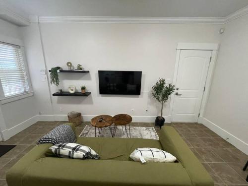 One Bedroom Suite close to YVR airport