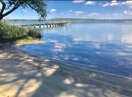 Πισίνα στο ή κοντά στο Saddle Beach Waterfront on the Chesapeake