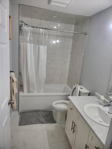 Gallery image of 2BR Luxurious APT - Kitchener in Kitchener