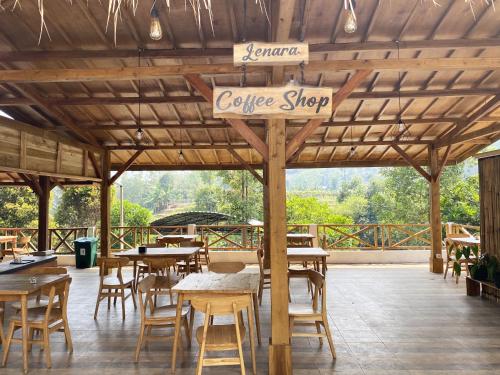 Restoran või mõni muu söögikoht majutusasutuses Shine River