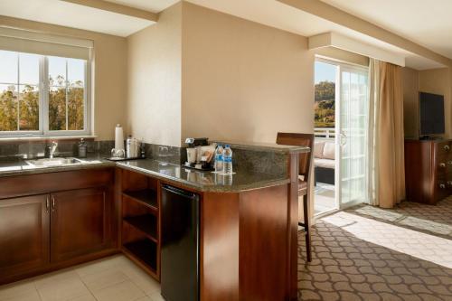 a kitchen with a sink and a counter top at Sheraton Sonoma Wine Country Petaluma in Petaluma