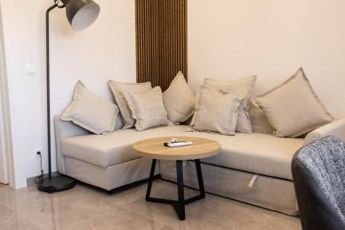 Χώρος καθιστικού στο Hugo apartments