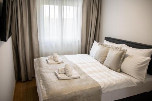 Ένα ή περισσότερα κρεβάτια σε δωμάτιο στο Hugo apartments