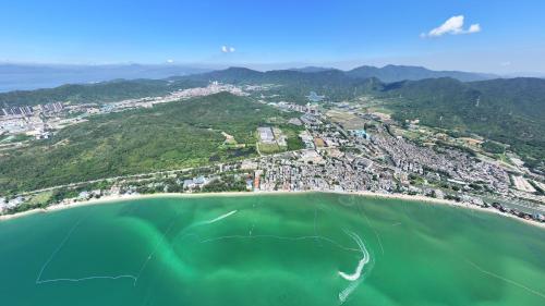 an aerial view of a beach with boats in the water at Shenzhen Semporna Beach Sea View B & B - 深圳较场尾仙本那沙滩海景民宿 in Shenzhen