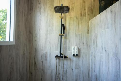 a shower in a bathroom with a shower at Tamnanpar Resort in Ban Phe