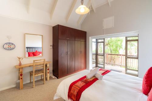 Ένα ή περισσότερα κρεβάτια σε δωμάτιο στο Family Home - Sleeps 6 - 150m To Beach