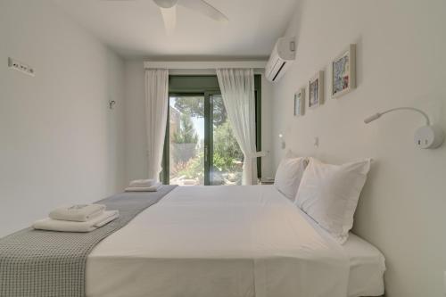 Ένα ή περισσότερα κρεβάτια σε δωμάτιο στο Ouzo Stone House 1 with private pool