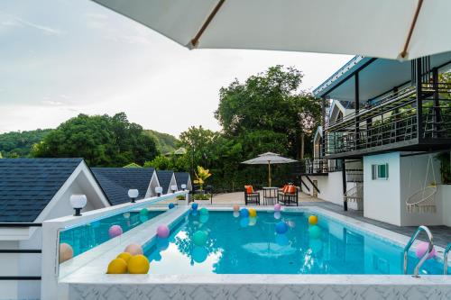 a swimming pool with balls in the water at 哦先生的海景别墅 Aoyon Beach in Phuket Town