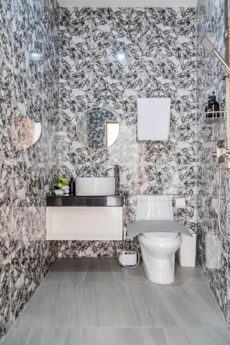 a bathroom with a toilet and a sink at 哦先生的海景别墅 Aoyon Beach in Phuket Town