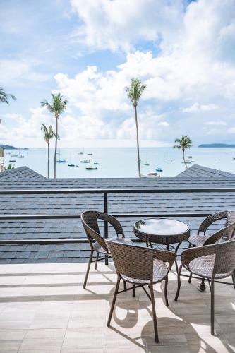 a patio with a table and chairs and the ocean at 哦先生的海景别墅 Aoyon Beach in Phuket Town