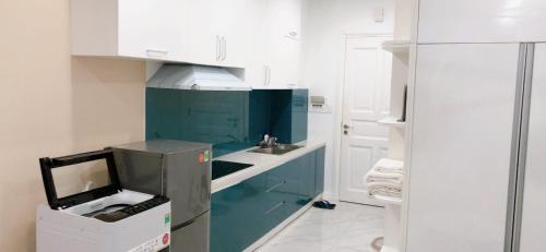 a small kitchen with a sink and a counter at Căn hộ 1br Ocean Vista - SeaHome in Phan Thiet