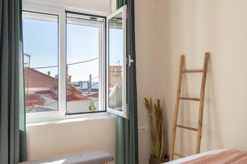 Mikrolimano Gem: Serene 1BR Apartment