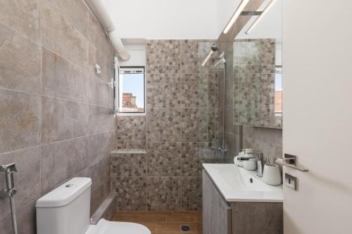 Koupelna v ubytování Mikrolimano Gem: Serene 1BR Apartment
