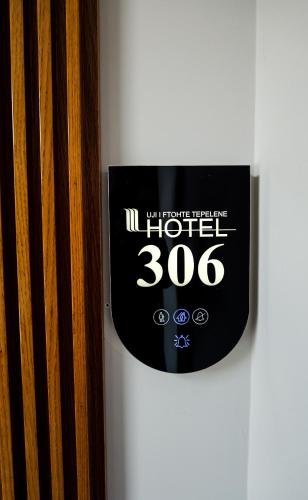 a sign that says hotel on a wall at Hotel Uji Ftohte Tepelene in Tepelenë